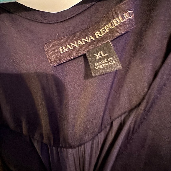 Banana republic V-neck, sleeveless black blouse xl - Picture 4 of 4